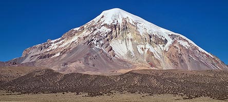 La parete ovest del Sajama con la via normale di salita