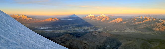 I pendii sommitali del Sajama all'alba