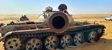 Carro armato libico a sud di Ouadi Doum a 17°50'23'' N; 20°41'50.5'' E