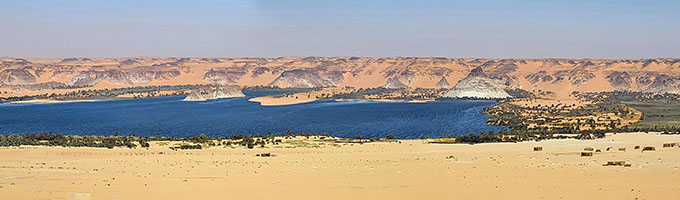 Panoramica sulla parte centrale del lago Teli, gruppo di Ounianga Sérir, lista Unesco dei patrimoni dell'umanità