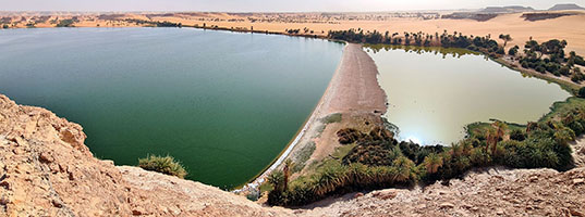 Panoramica sul lago Yoa verso est, gruppo di Ounianga Kébir, lista Unesco dei patrimoni dell'umanità