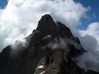 La punta Nelion tra le nuvole