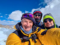 Giuseppe, Matteo e Davide in vetta al Saribung 6346 m