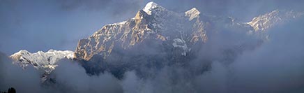 Il massiccio del Shringi (o Serang) Himal da Chumling