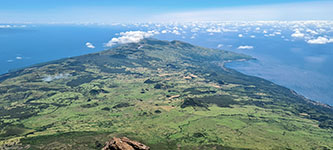 Panorama est sull'isola di Pico dalla sommità del vulcano