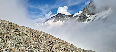 La Crast' Agüzza di confine verso i Palù vista dal rifugio Marco e Rosa