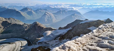 ista dalla forcella Pers sul ghiacciaio Pers e sull'arrivo della funivia di Diavolezza