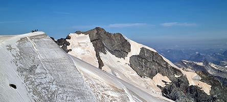 Vetta del Palù Occidentale vista dal Palù Centrale, 3900 m, sullo sfondo il Bernina