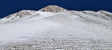 La vetta del Monte Pissis dal campo 2, 5800 m
