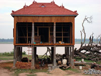 Casetta in costruzione lungo il Mekong