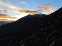 I vulcani Juriques e Licancabur all'alba