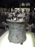 Elaborato recipiente dell'età del bronzo