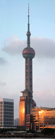 La torre Oriental Pearl al tramonto