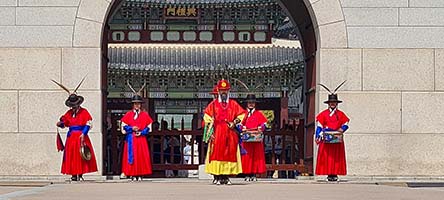 Cerimonia del cambio della guardia al palazzo reale di Gyeongbokgung 