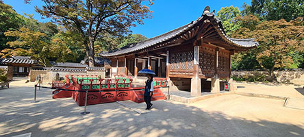 Padiglione nel giardino segreto del palazzo reale di Changdeokgung