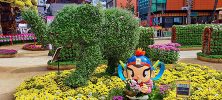 Il giardino del tempio buddista Jogyesa di Seoul