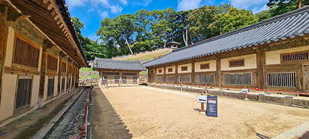 Sale di conservazione dei Tripitaka nel tempio buddista Haeinsa a Gayasan