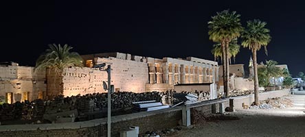Il tempio di Luxor di notte