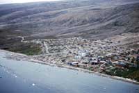 Il villaggio di Qaanaaq visto dall'elicottero