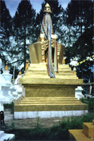 Stupa dorato dietro al monastero di Tashiding