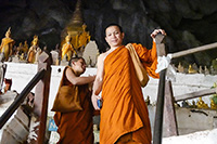 Monaco buddista alla grotta di Pak Ou