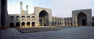 L'interno della moschea dell'Imam