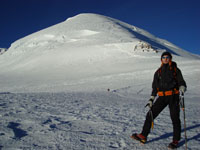 Adriano davanti alla calotta del Bianco