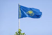 La bandiera kazaka al Parco dell'Indipendenza a Shymkent
