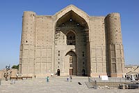 Facciata del Mausoleo di Khoja a Turkistan