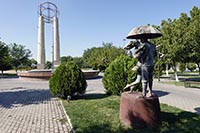 Statua al Parco Centrale di Turkistan
