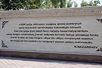 Frase celebre di Nazarbaev al Parco Imeni Ryskulbekova di Taraz