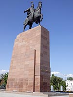 Statua equestre di Aikop Manas in piazza Ala-Too a Bishkek