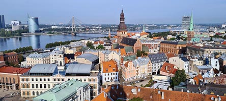 Vista di Riga dal belvedere sul campanile della chiesa di San Pietro