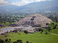 Piramide della Luna a Teotihuacan