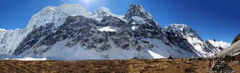 Panorama dal campo base nord dello Jannu