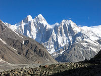 Il gruppo dei Khunyang Chhish, 7823 m