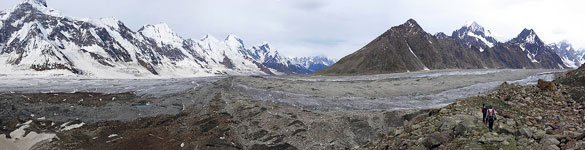 L'Hispar visto alla confluenza con la valle glaciale laterale di Khani Basa
