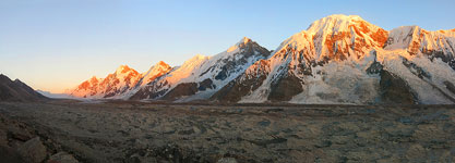 La valle glaciale dell'Hispar al tramonto